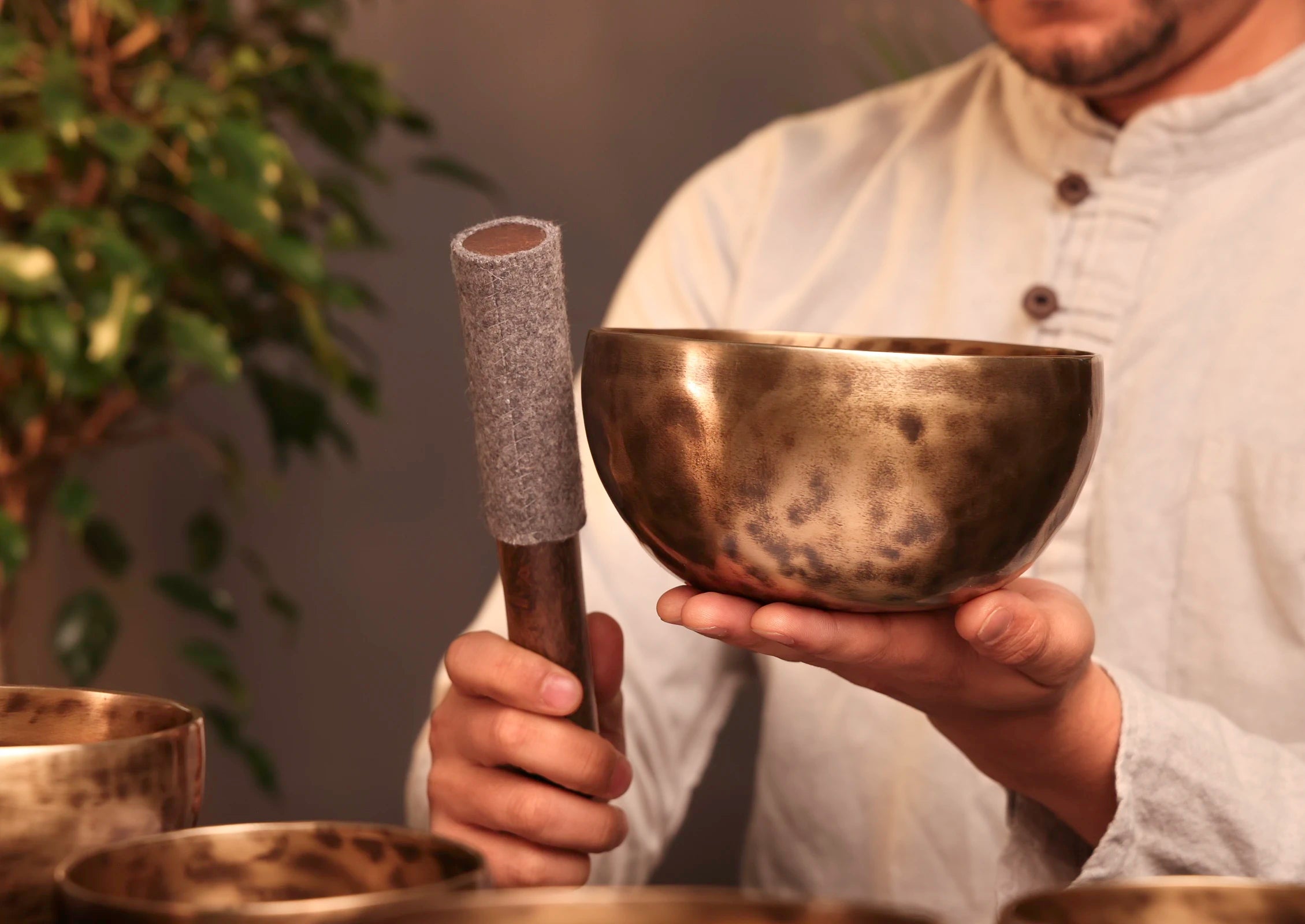 Thadobati Tibetan Singing Bowl TH143 - 6 5/8", C#4 & G5.