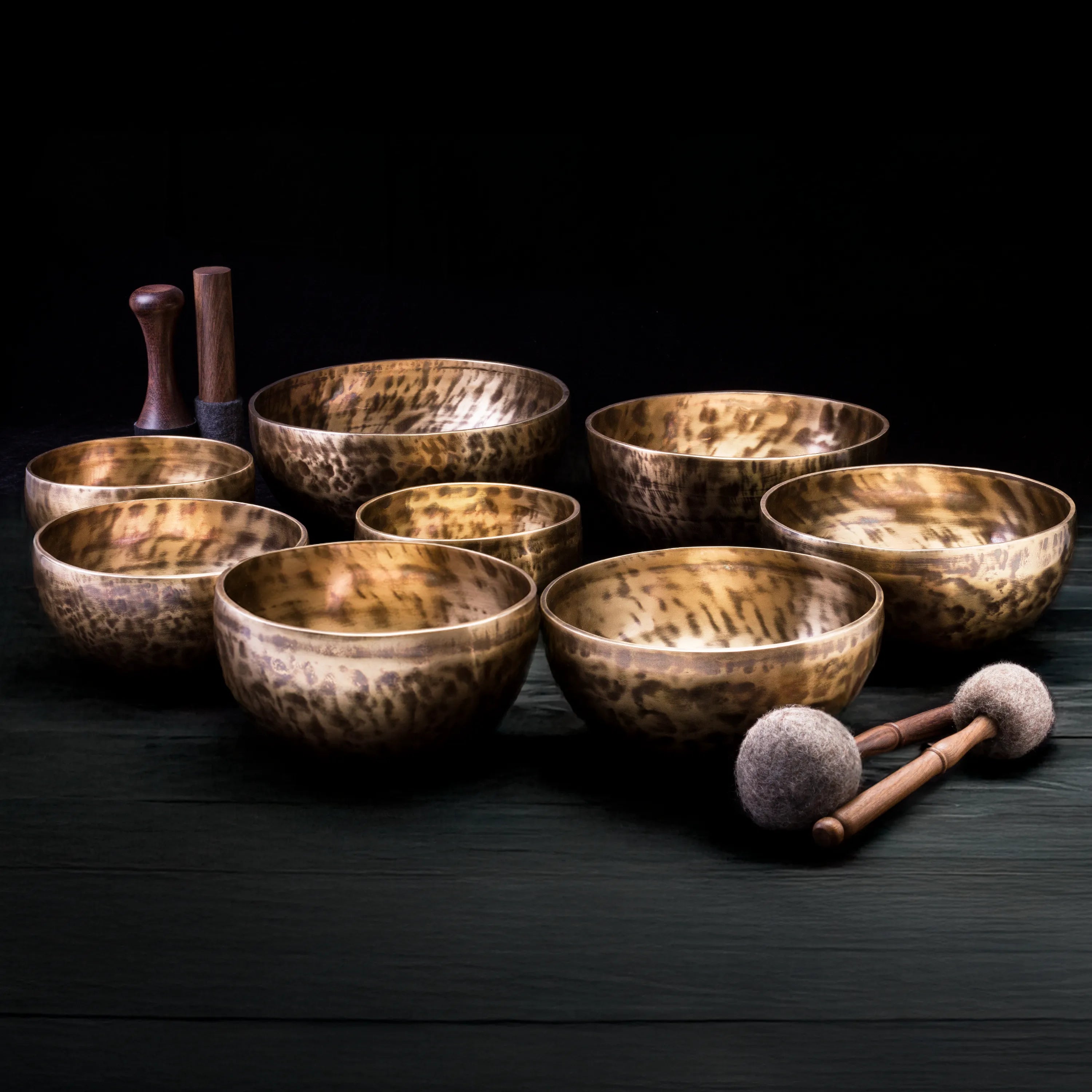 Master Practitioners Choice – 8 pc. Chakra-tuned Tibetan Singing Bowl Set MC8-14