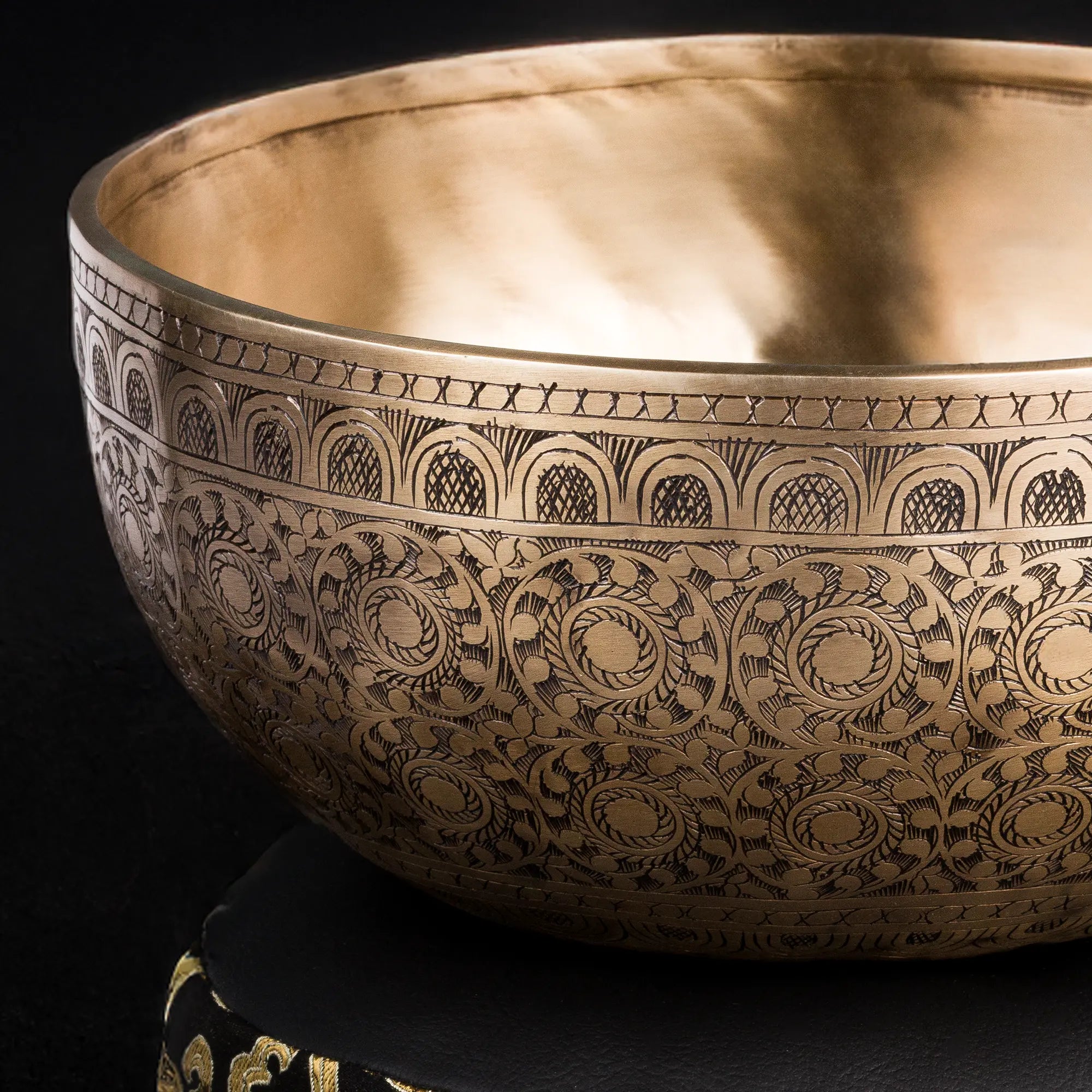 Wheel of Balance - Hand-Carved Jambati Himayalan Singing Bowl HW262 – 9 3/4”, C3 & F#4.