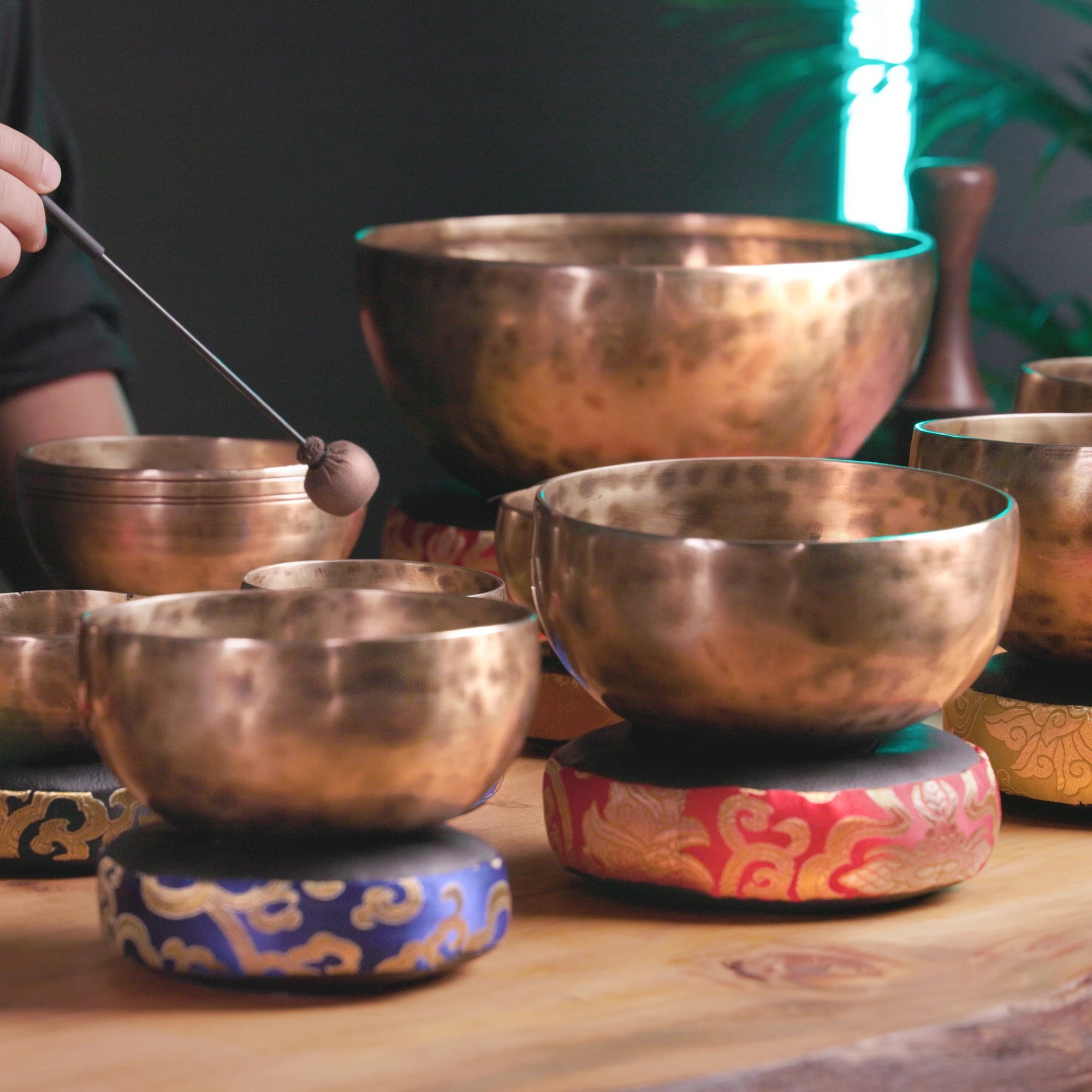 Thadobati Tibetan Singing Bowl TH763- 7", C4-C#4 & G5.